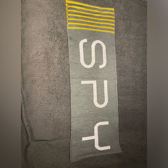 Men’s scarf - Picture 1 of 2